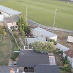 Světlo, soukromí a zahrada: Atelier Ose mění skromný dům v otevřený domov. Foto: Vladimir Jamet