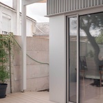 Světlo, soukromí a zahrada: Atelier Ose mění skromný dům v otevřený domov. Foto: Vladimir Jamet