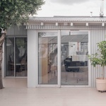 Světlo, soukromí a zahrada: Atelier Ose mění skromný dům v otevřený domov. Foto: Vladimir Jamet