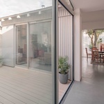 Světlo, soukromí a zahrada: Atelier Ose mění skromný dům v otevřený domov. Foto: Vladimir Jamet