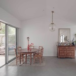 Světlo, soukromí a zahrada: Atelier Ose mění skromný dům v otevřený domov. Foto: Vladimir Jamet