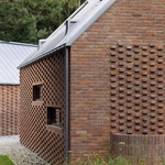 Bydlení pro muže, který sázel stromy. Polský lesní dům korunuje čtvrtstoletí krásné práce Bydlení pro muže, který sázel stromy. Polský lesní dům korunuje čtvrtstoletí krásné práce