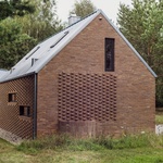 Bydlení pro muže, který sázel stromy. Polský lesní dům korunuje čtvrtstoletí krásné práce Bydlení pro muže, který sázel stromy. Polský lesní dům korunuje čtvrtstoletí krásné práce