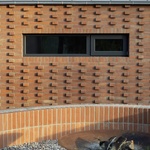 Bydlení pro muže, který sázel stromy. Polský lesní dům korunuje čtvrtstoletí krásné práce Bydlení pro muže, který sázel stromy. Polský lesní dům korunuje čtvrtstoletí krásné práce