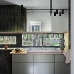 Bydlení pro muže, který sázel stromy. Polský lesní dům korunuje čtvrtstoletí krásné práce Bydlení pro muže, který sázel stromy. Polský lesní dům korunuje čtvrtstoletí krásné práce