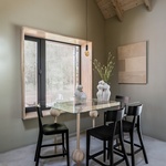 Bydlení pro muže, který sázel stromy. Polský lesní dům korunuje čtvrtstoletí krásné práce Bydlení pro muže, který sázel stromy. Polský lesní dům korunuje čtvrtstoletí krásné práce