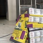 Flexibilní lepidla na keramickou dlažbu a obklady se užívají na zátěžové prostředí (exteriéry, podlahové vytápění atp.). Zdroj: Bralep s.r.o.