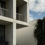 Život v kostce. Casa Rocha se vymyká konvencím. Je to špatně? Foto: Ivo Tavares Studio