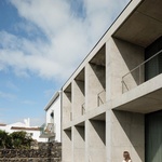 Život v kostce. Casa Rocha se vymyká konvencím. Je to špatně? Foto: Ivo Tavares Studio