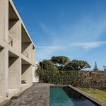 Život v kostce. Casa Rocha se vymyká konvencím. Je to špatně? Foto: Ivo Tavares Studio