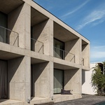 Život v kostce. Casa Rocha se vymyká konvencím. Je to špatně? Foto: Ivo Tavares Studio