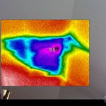 Při kontrole prací termokamera odhalila chybějící izolaci ve stropní části podkrovního bytu po rekonstrukci. Jasný důvod k reklamaci. © IKA Buildog