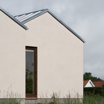 Domeček z Haverdalu. Příjemná rodinná vilka, která se mile snaží být nenápadná. Foto: Anna Kristinsdottir Domeček z Haverdalu. Příjemná rodinná vilka, která se mile snaží být nenápadná. Foto: Anna Kristinsdottir