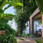 Pohled severní s průhledem na jídelnu a vnější kuchyni. Foto: BoysPlayNice