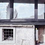 K neuvěření. Dům bez konce je lekcí v umění pomalé rekonstrukce. Foto: Janez Martini