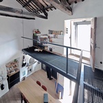 K neuvěření. Dům bez konce je lekcí v umění pomalé rekonstrukce. Foto: Janez Martini