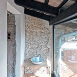 K neuvěření. Dům bez konce je lekcí v umění pomalé rekonstrukce. Foto: Janez Martini