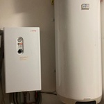 Původní řešení topného systému – elektrokotel se zásobníkem teplé vody. Zdroj: Protherm