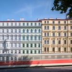 Žižkovským činžovním domům vdechnou nový život a prvorepublikovou noblesu. Zdroj: BoysPlayNice
