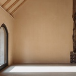 Stodola z 19. století se proměnila na současné bydlení. Punc minulosti zůstal, dílo korunuje schodiště. Foto: Alex Baxter