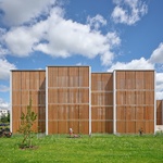 Pohled jižní, uzavřené lamelové okenice. Foto: BoysPlayNice Pohled jižní, uzavřené lamelové okenice. Foto: BoysPlayNice