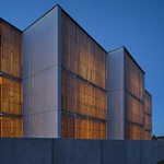 Pohled jihovýchodní, večerní. Foto: BoysPlayNice Pohled jihovýchodní, večerní. Foto: BoysPlayNice