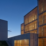 Pohled jihozápadní, večerní. Foto: BoysPlayNice Pohled jihozápadní, večerní. Foto: BoysPlayNice