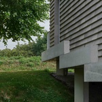 Kaskádový dům na hrázi. Novostavba, která se uměla usadit. Foto: MWA Hart Nibbrig