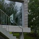 Kaskádový dům na hrázi. Novostavba, která se uměla usadit. Foto: MWA Hart Nibbrig