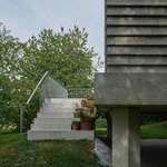 Kaskádový dům na hrázi. Novostavba, která se uměla usadit. Foto: MWA Hart Nibbrig