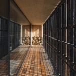 Veranda se zavřenými okenicemi. Foto: Petr Polák