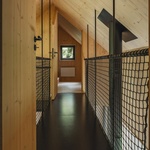 Lávka k ložnicím. Foto: Petr Polák