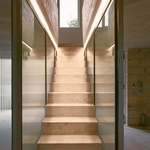 House Écorce: Novostavba z města, která se za svůj korkový plášť nestydí. Foto: Antoine Séguin