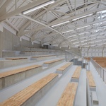 Průhled tribunou. Foto: BoysPlayNice