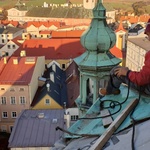 Oprava věže kostela Petra a Pavla v Broumově. Zdroj: archiv rodiny Dvořákových Oprava věže kostela Petra a Pavla v Broumově. Zdroj: archiv rodiny Dvořákových