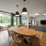 Oáza pro děti i dospělé: Moderní vila se zahradou a borovicovým lesem na dosah. Foto: Tomáš Dittrich/VEKRA Oáza pro děti i dospělé: Moderní vila se zahradou a borovicovým lesem na dosah. Foto: Tomáš Dittrich/VEKRA