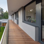 Oáza pro děti i dospělé: Moderní vila se zahradou a borovicovým lesem na dosah. Foto: Tomáš Dittrich/VEKRA Oáza pro děti i dospělé: Moderní vila se zahradou a borovicovým lesem na dosah. Foto: Tomáš Dittrich/VEKRA