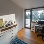 Oáza pro děti i dospělé: Moderní vila se zahradou a borovicovým lesem na dosah. Foto: Tomáš Dittrich/VEKRA Oáza pro děti i dospělé: Moderní vila se zahradou a borovicovým lesem na dosah. Foto: Tomáš Dittrich/VEKRA