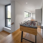 Oáza pro děti i dospělé: Moderní vila se zahradou a borovicovým lesem na dosah. Foto: Tomáš Dittrich/VEKRA Oáza pro děti i dospělé: Moderní vila se zahradou a borovicovým lesem na dosah. Foto: Tomáš Dittrich/VEKRA