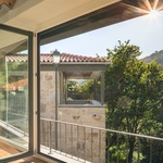 Minimalistické zásahy do objemu staveb zdůrazňují původní siluetu ruin. Architekti se vyhýbají výrazným gestům a místo toho pracují s jemnými transformacemi. Výsledkem je klidná a vyvážená kompozice. Foto: Attilio Fiumarella Minimalistické zásahy do objemu staveb zdůrazňují původní siluetu ruin. Architekti se vyhýbají výrazným gestům a místo toho pracují s jemnými transformacemi. Výsledkem je klidná a vyvážená kompozice. Foto: Attilio Fiumarella