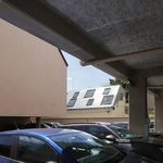 Někdy stačí zvednout střechu. Malá architektura jako odpověď na městskou krizi bydlení. Foto: Filip Dujardin Někdy stačí zvednout střechu. Malá architektura jako odpověď na městskou krizi bydlení. Foto: Filip Dujardin