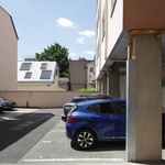 Někdy stačí zvednout střechu. Malá architektura jako odpověď na městskou krizi bydlení. Foto: Filip Dujardin Někdy stačí zvednout střechu. Malá architektura jako odpověď na městskou krizi bydlení. Foto: Filip Dujardin