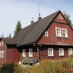 Harrachov, památník Jiřího Harcuby. Foto: archiv NPÚ a fotogalerie vybraných objektů k možné návštěvě v rámci Dnů lidové architektury