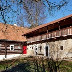 Hostinec v Trávníčku, www.dubaci.cz, exteriér. Foto: archiv NPÚ a fotogalerie vybraných objektů k možné návštěvě v rámci Dnů lidové architektury