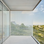 Architekti z NOMO STUDIO tu představu úkrytu vzali v mnohém doslovně. Když dům do drsné krajiny, tak skutečně pevný, odolný. Ocelový. Rezidence Steel House se tak stala unikátem. Foto: Adrià Goula Architekti z NOMO STUDIO tu představu úkrytu vzali v mnohém doslovně. Když dům do drsné krajiny, tak skutečně pevný, odolný. Ocelový. Rezidence Steel House se tak stala unikátem. Foto: Adrià Goula