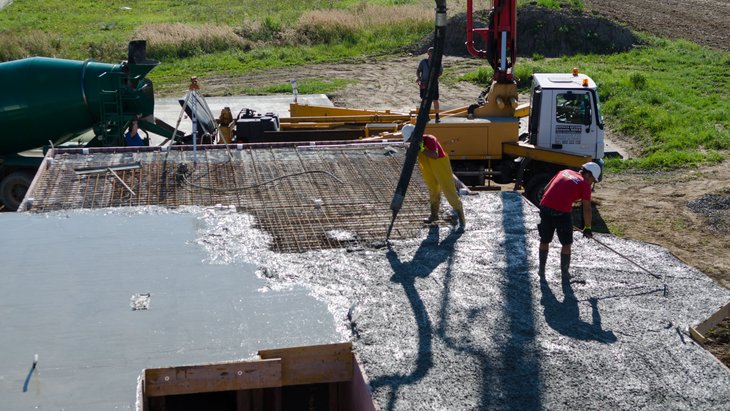 4. Zalití styků stěn, betonáž stropu 2. den