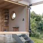 Zahradní pavilon – Boční pohled, odklopená stěna. Foto: Alex Shoots Buildings Zahradní pavilon – Boční pohled, odklopená stěna. Foto: Alex Shoots Buildings