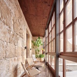 Moderní hotel zabalený do pláště paláce z 12. století. Foto: José Hevia Moderní hotel zabalený do pláště paláce z 12. století. Foto: José Hevia