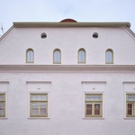 Pohled uliční na patro. Foto: BoysPlayNice Pohled uliční na patro. Foto: BoysPlayNice