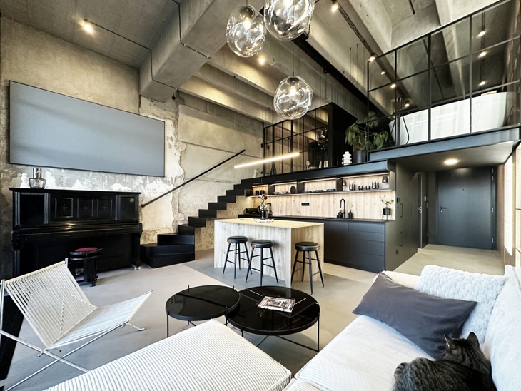 Soukromý interiér – propojený prostor: Loftové bydlení v továrně na navigační přístroje, autor: Ing. arch. Vít Brus, FORMÁT architekti s.r.o.